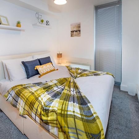 Modern & Spacious 2-Bed Flat With Secure Parking Reading Esterno foto