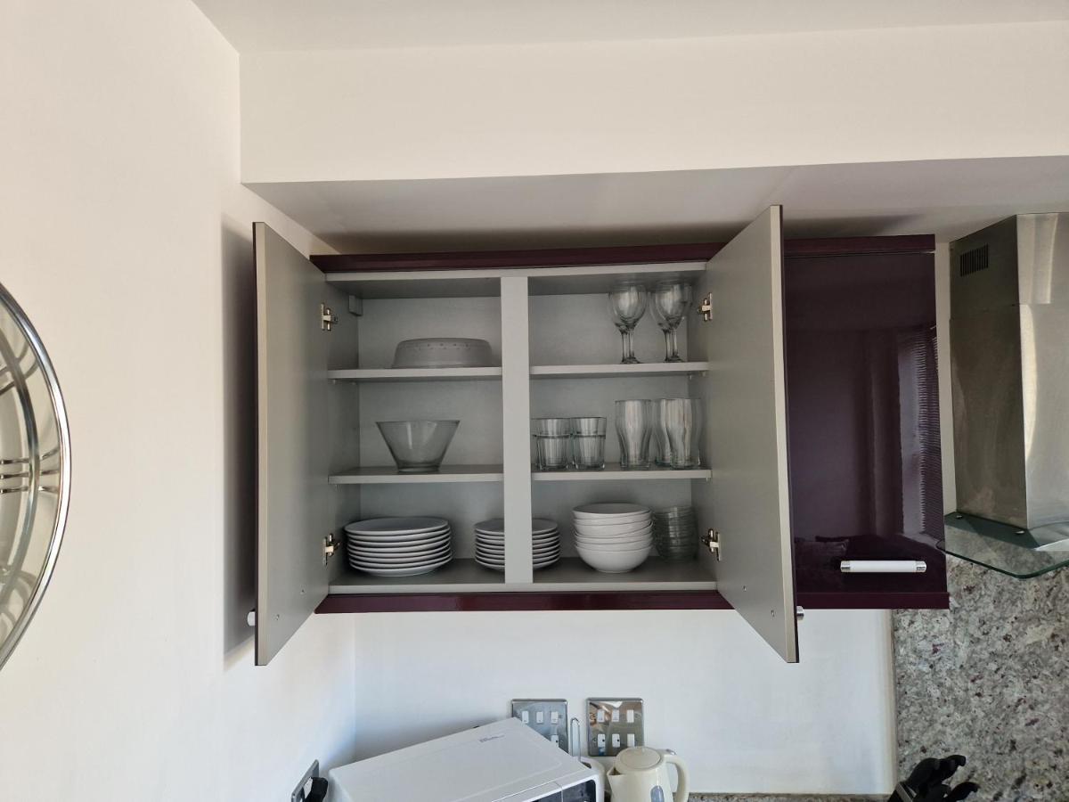 Modern & Spacious 2-Bed Flat With Secure Parking Reading Esterno foto