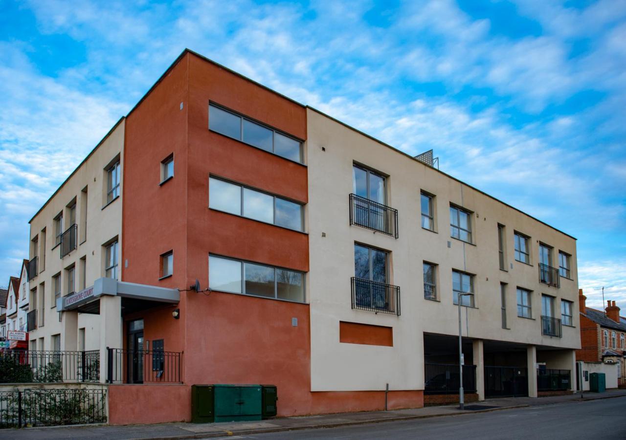 Modern & Spacious 2-Bed Flat With Secure Parking Reading Esterno foto