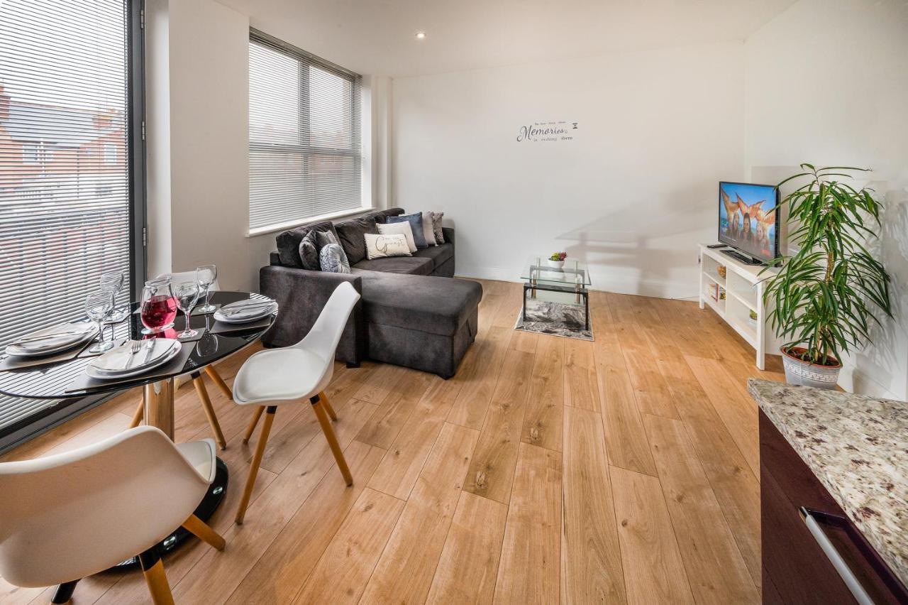 Modern & Spacious 2-Bed Flat With Secure Parking Reading Esterno foto