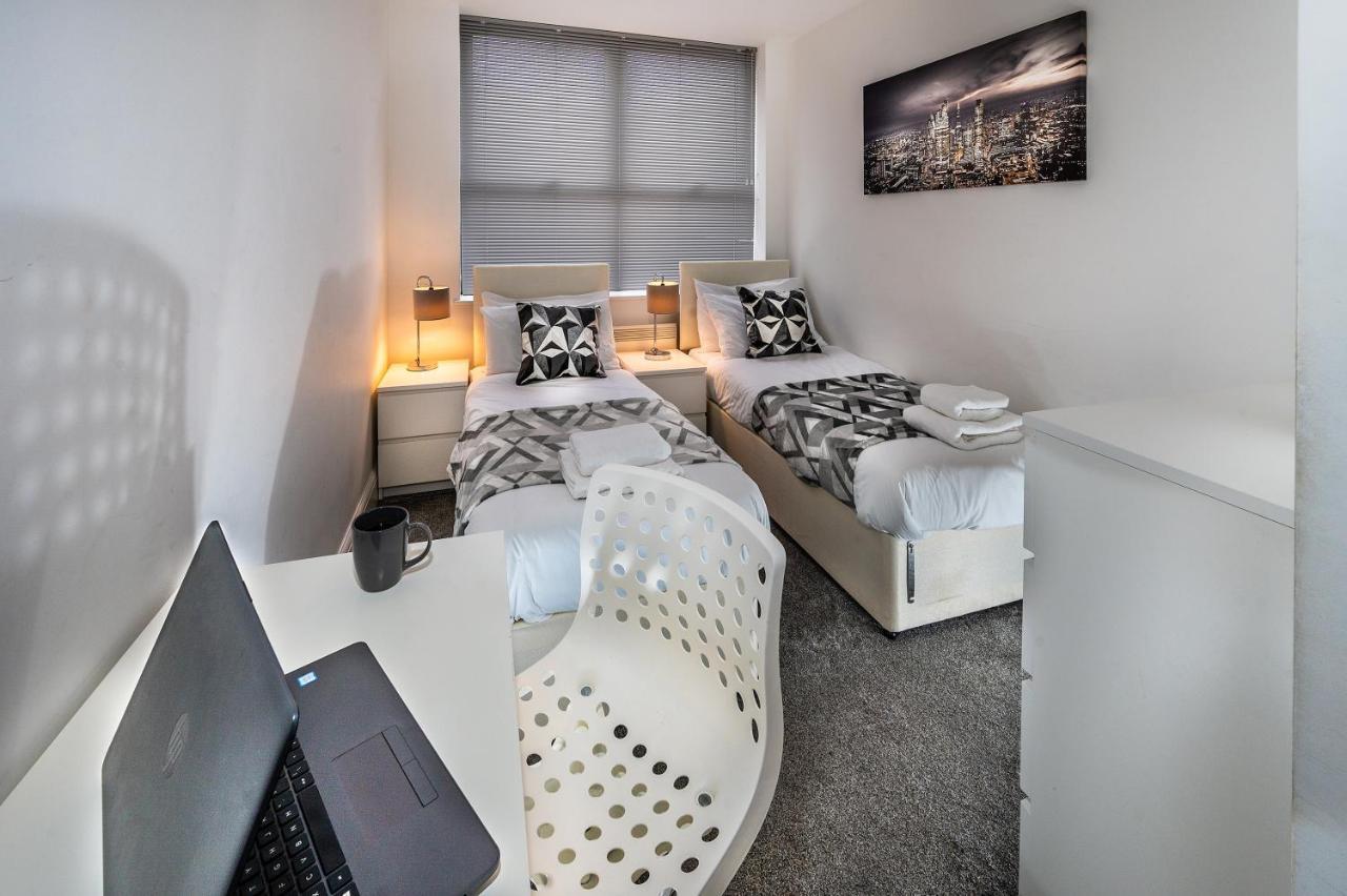 Modern & Spacious 2-Bed Flat With Secure Parking Reading Esterno foto