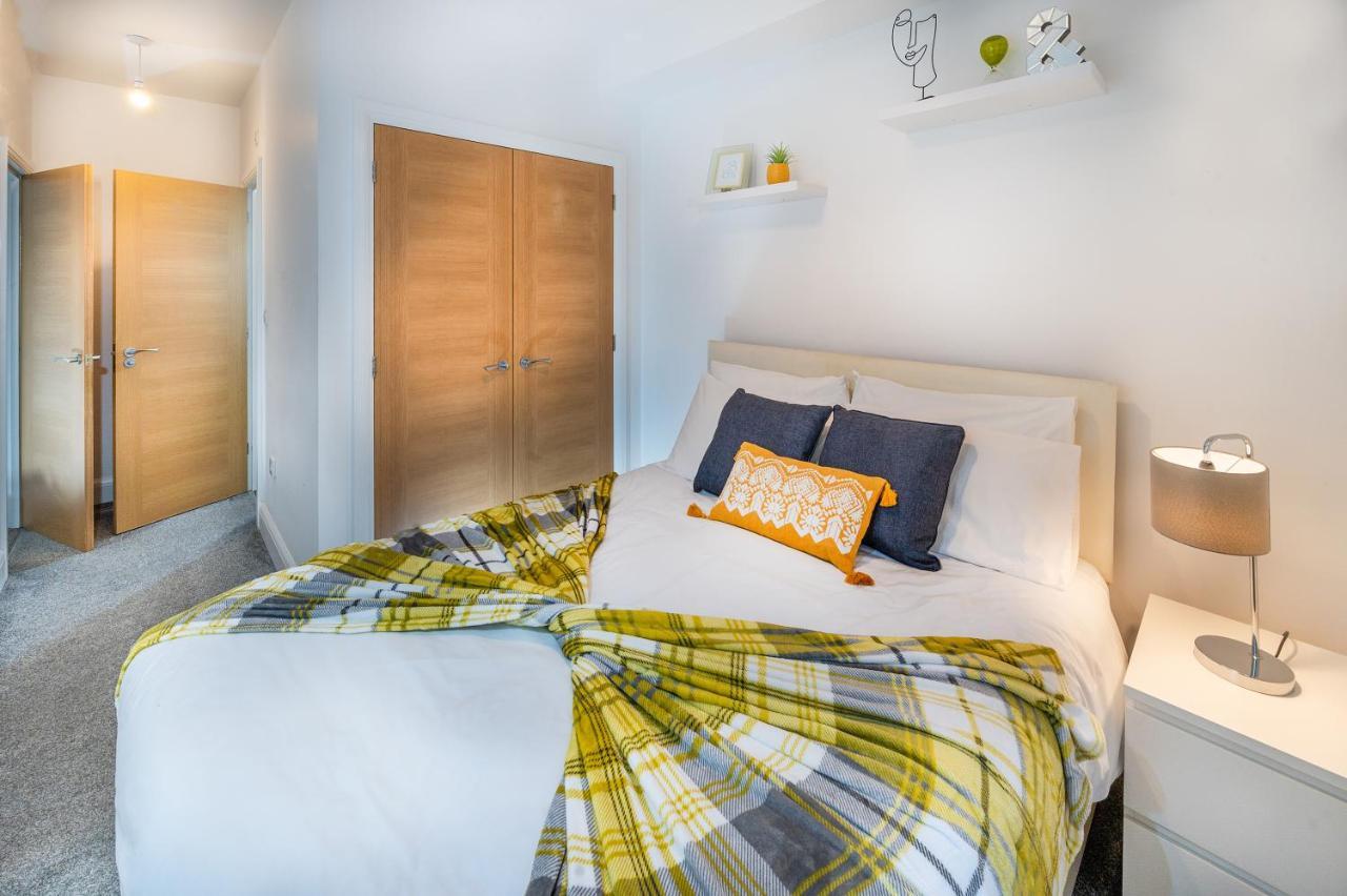 Modern & Spacious 2-Bed Flat With Secure Parking Reading Esterno foto