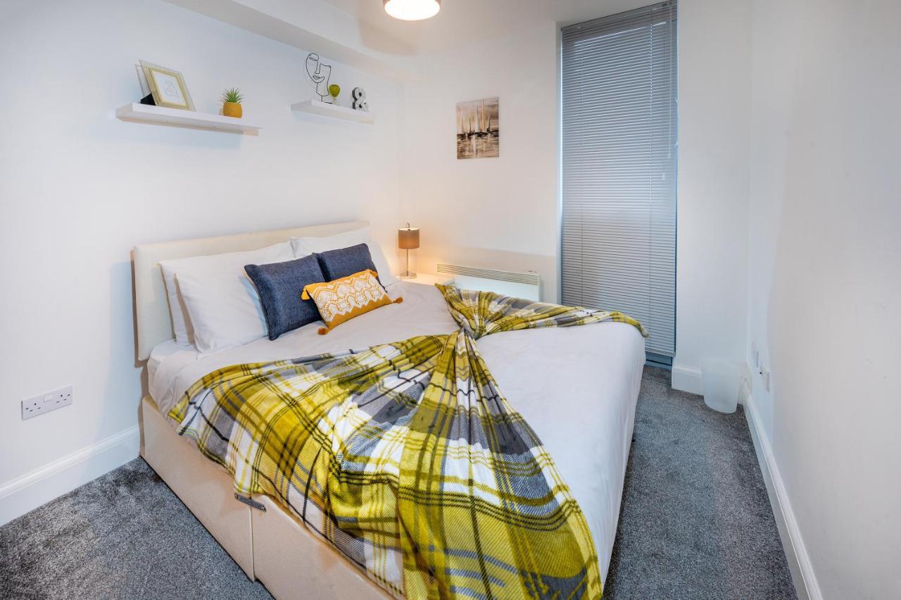 Modern & Spacious 2-Bed Flat With Secure Parking Reading Esterno foto
