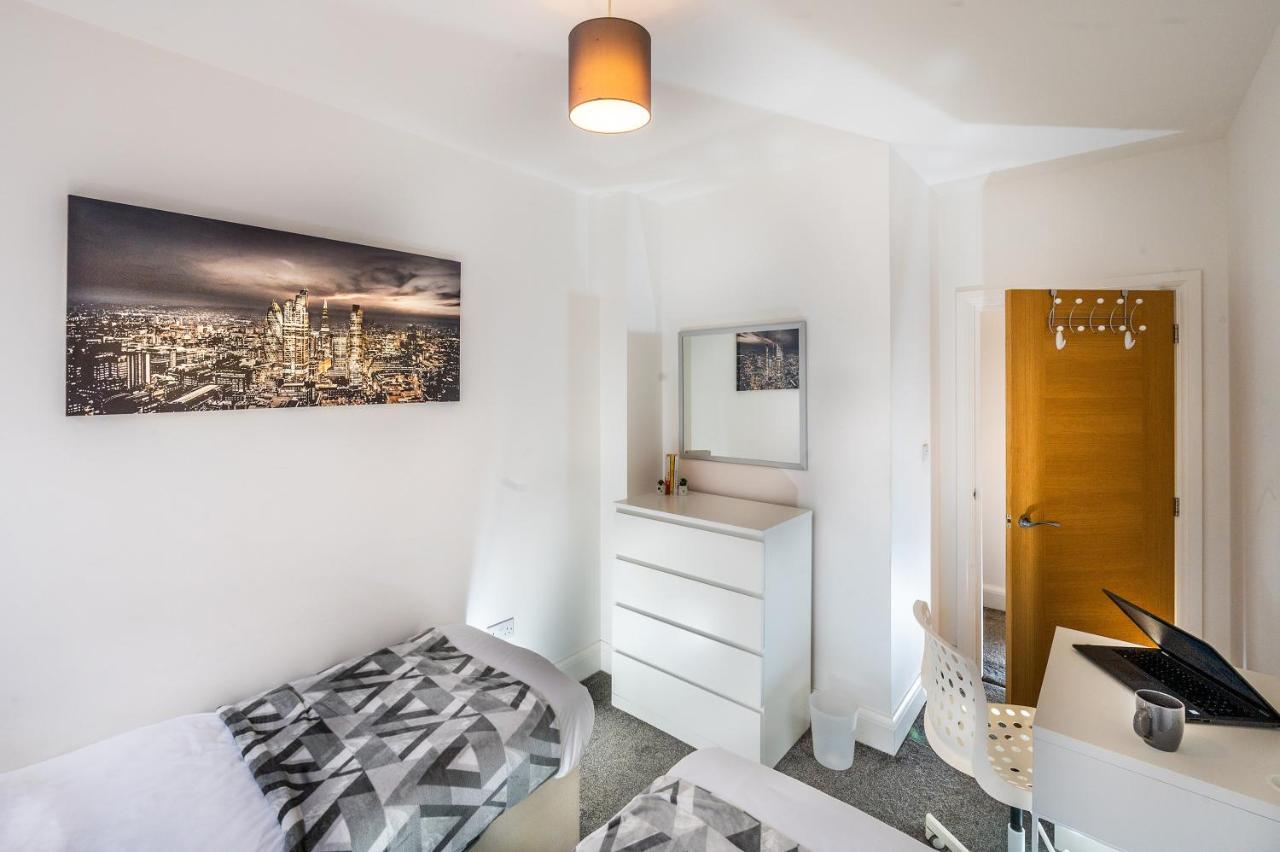 Modern & Spacious 2-Bed Flat With Secure Parking Reading Esterno foto