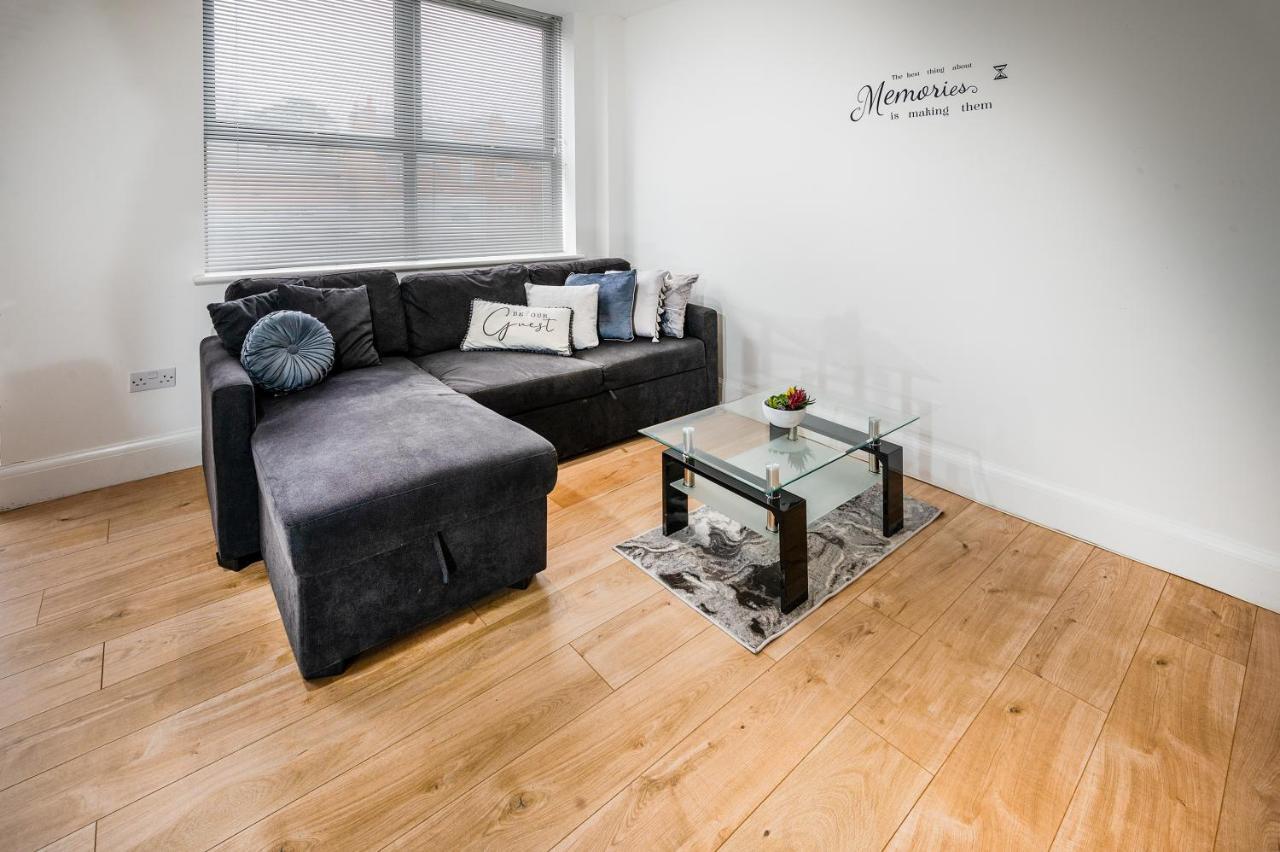 Modern & Spacious 2-Bed Flat With Secure Parking Reading Esterno foto