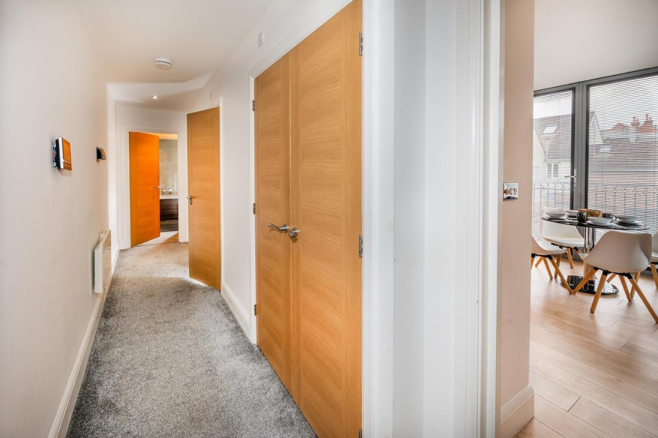 Modern & Spacious 2-Bed Flat With Secure Parking Reading Esterno foto