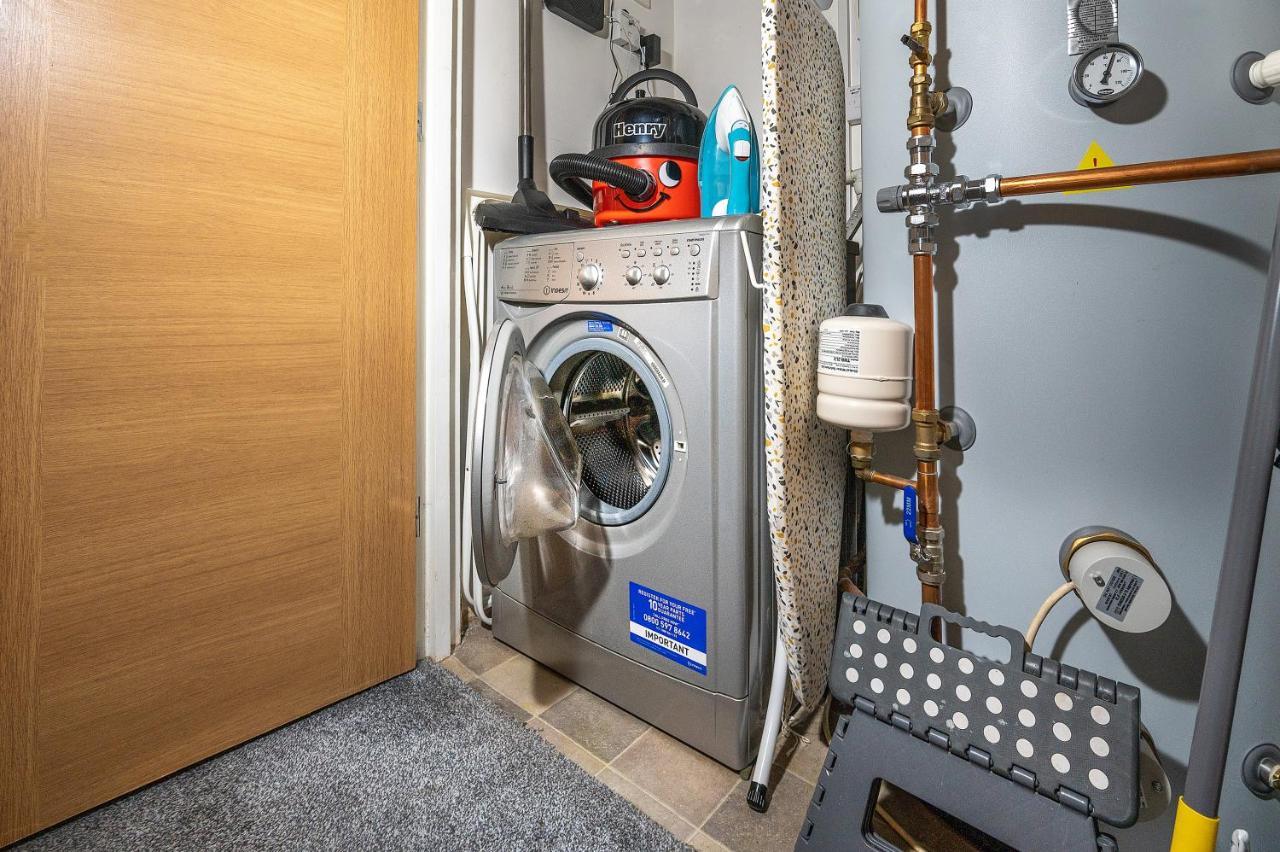 Modern & Spacious 2-Bed Flat With Secure Parking Reading Esterno foto