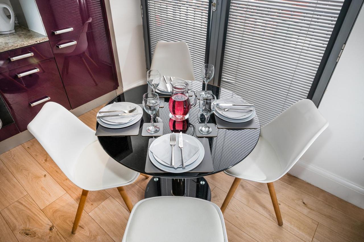 Modern & Spacious 2-Bed Flat With Secure Parking Reading Esterno foto
